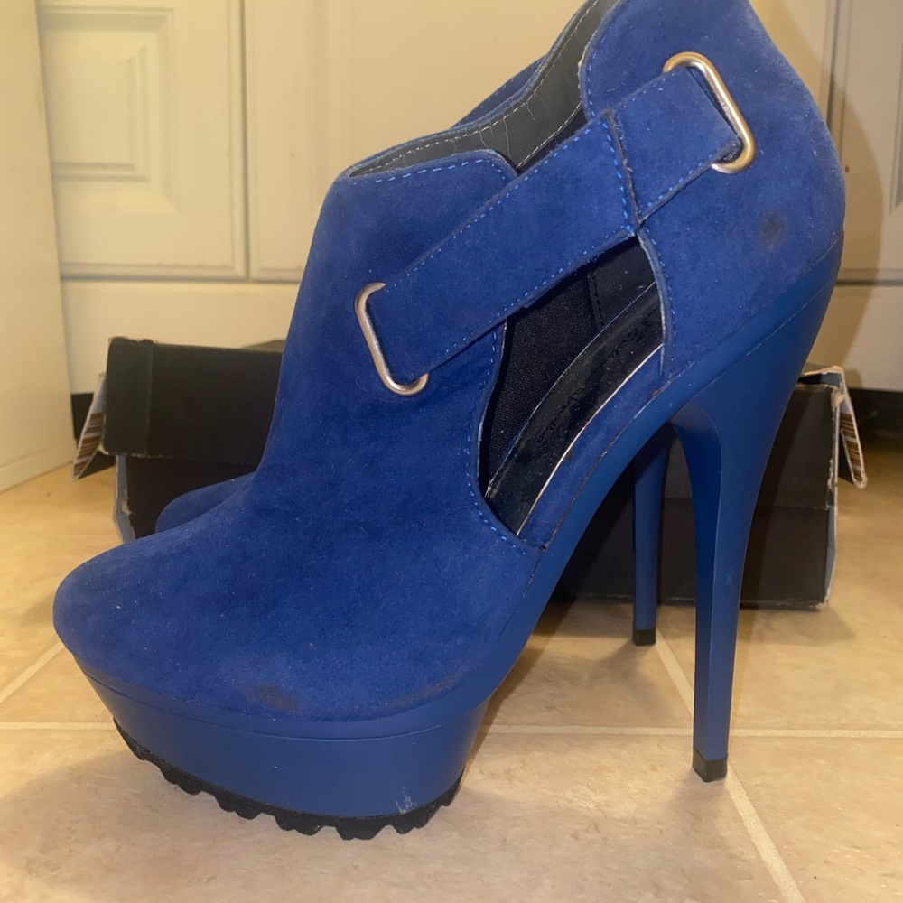 Gorgeous suede cobalt blue heels